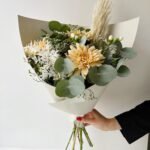 Bouquet of flowers - caramel