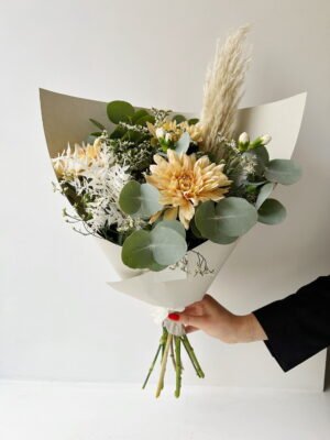 Bouquet of flowers - caramel